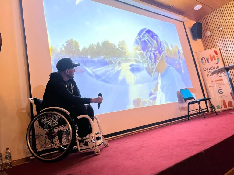 Curicó finaliza el «Mes de la Juventud» con charlas motivacionales Curicó finaliza el «Mes de la Juventud» con charlas motivacionales