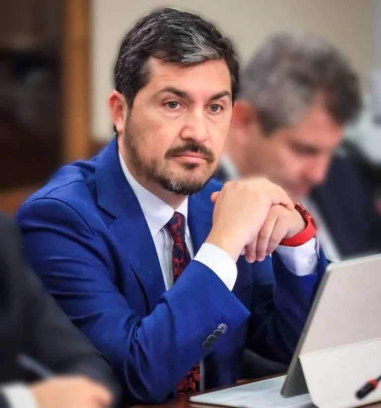 Diputado Hugo Rey plantea dudas sobre privacidad en encuesta de JUNAEB y solicita explicaciones al Ministerio de Educación