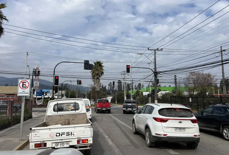 Instalación de nuevo semáforo en Romeral eleva estándares de seguridad vial en peligroso cruce Pumaitén Instalación de nuevo semáforo en Romeral eleva estándares de seguridad vial en peligroso cruce Pumaitén