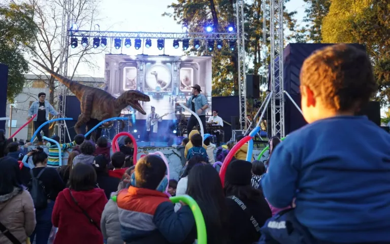 Municipalidad de Curicó celebró el día del niño con jornada familiar gratuita en Alameda Manso de Velasco