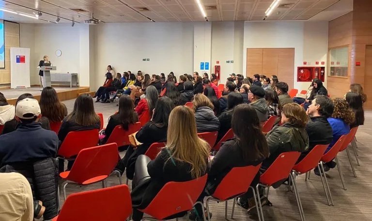 Municipalidad de Curicó y Red Laboral Maule Norte organizan encuentro sobre buenas prácticas en prevención de acoso laboral