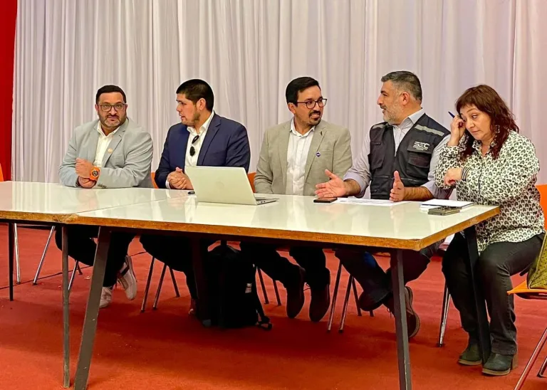 Vecinos de Teno exigen respuestas y soluciones rápidas a problemas de cortes de energía en reunión clave con autoridades