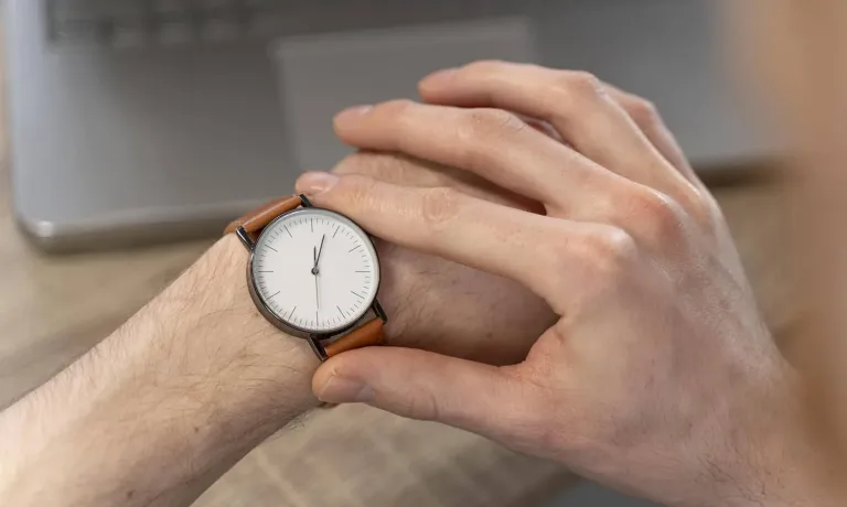 En septiembre comienza el horario de verano en Chile: revisa cuándo se deberán ajustar los relojes