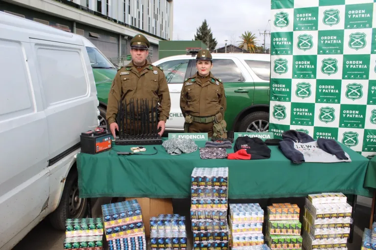 Carga avaluada en 12 millones de pesos fue recuperada: Carabineros detuvo a sujetos que asaltaron camión repartidor de cigarrillos Carga avaluada en 12 millones de pesos fue recuperada: Carabineros detuvo a sujetos que asaltaron camión repartidor de cigarrillos