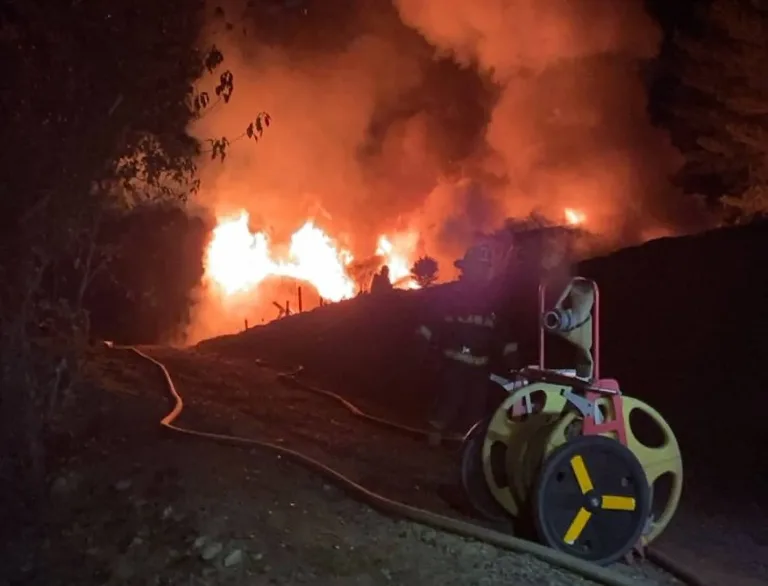 Incendio consumió vivienda en Rincón del Quelmen, Licantén