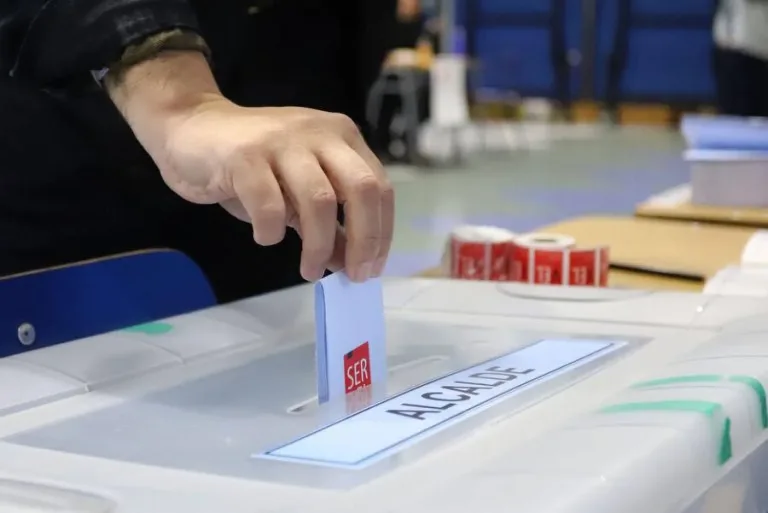 Cadem revela: 51% apoyaría a la oposición frente a un 36% pro-Gobierno en Elecciones Municipales
