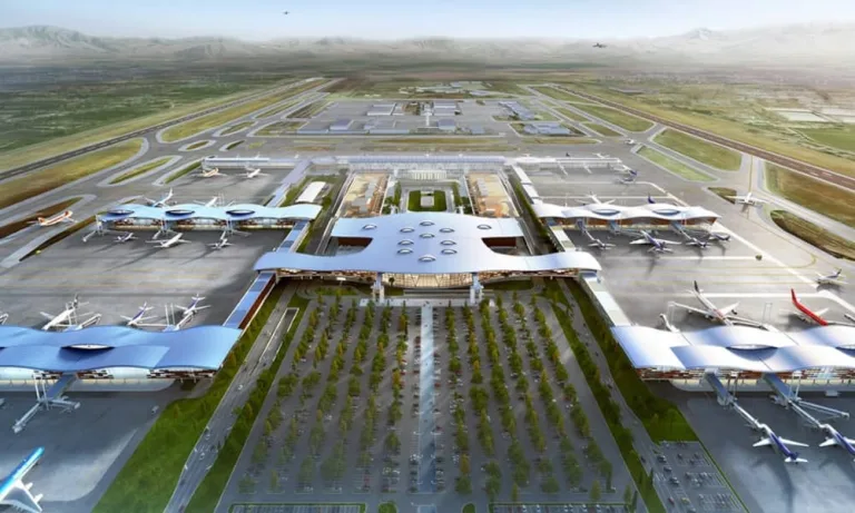 Trabajadores del Aeropuerto Nuevo Pudahuel iniciaron paro a días del fin de semana de Fiestas Patrias
