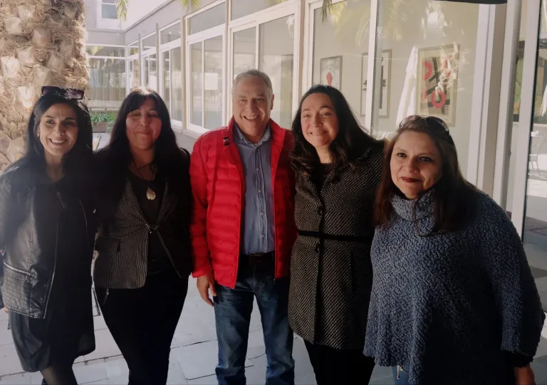 Celso Morales se reúne con padres de niños con trastorno del espectro autista (TEA) para entregar dispositivos de seguridad