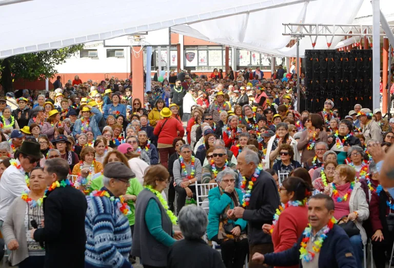 Con gran entusiasmo adultos mayores de Curicó celebraron la tradicional ‘Pasada de Agosto’ Con gran entusiasmo adultos mayores de Curicó celebraron la tradicional ‘Pasada de Agosto’