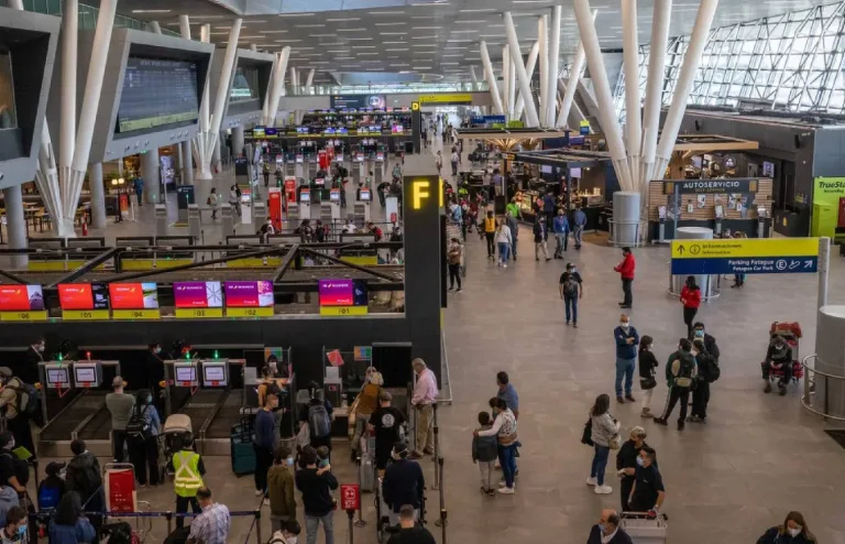 Finaliza huelga en Aeropuerto de Pudahuel tras acuerdo laboral Finaliza huelga en Aeropuerto de Pudahuel tras acuerdo laboral