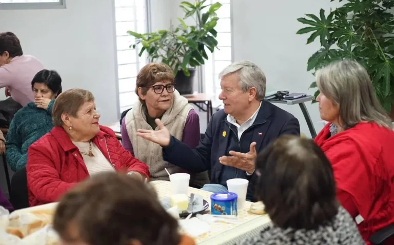 George Bordachar dijo que, en su recorrido por Curicó, ha sido testigo de ‘realidades angustiantes’ George Bordachar dijo que, en su recorrido por Curicó, ha sido testigo de ‘realidades angustiantes’