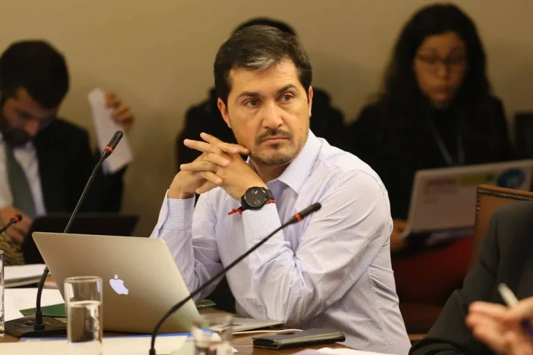 Diputado Hugo Rey Martínez exige acciones inmediatas tras nuevo hallazgo de cartas certificadas del Hospital Regional de Talca Diputado Hugo Rey Martínez exige acciones inmediatas tras nuevo hallazgo de cartas certificadas del Hospital Regional de Talca