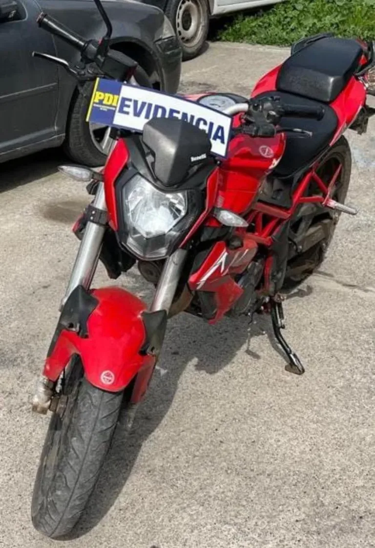 Recuperan motocicleta robada que circulaba sin patentes por las calles de Rancagua Recuperan motocicleta robada que circulaba sin patentes por las calles de Rancagua