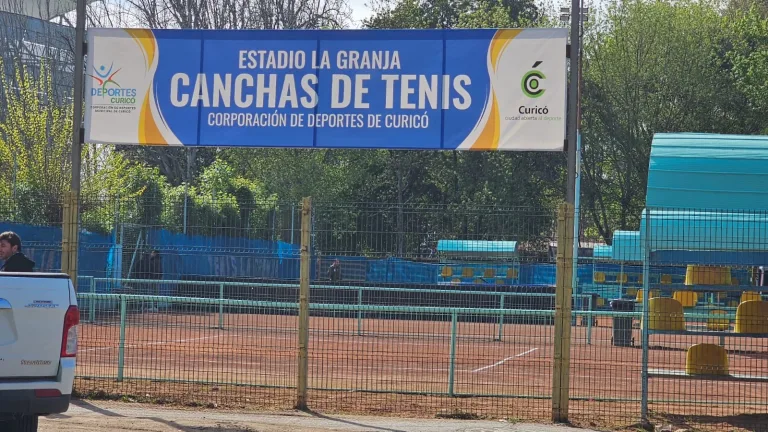 Hombre fallece por posible paro cardiorrespiratorio mientras practicaba tenis en Curicó Hombre fallece por posible paro cardiorrespiratorio mientras practicaba tenis en Curicó