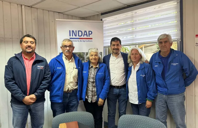 Agricultores afectados por las inundaciones de 2023 denuncian no haber recibido ayuda del gobierno; Diputado Hugo Rey anuncia fiscalización a SERCOTEC Agricultores afectados por las inundaciones de 2023 denuncian no haber recibido ayuda del gobierno; Diputado Hugo Rey anuncia fiscalización a SERCOTEC