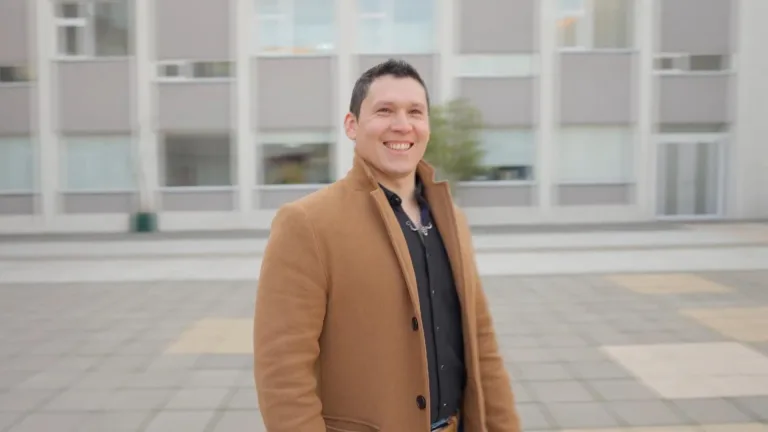 Carlos Gutiérrez, el Charro Curicano, lanza su nueva canción «Y Si Te Quedas Qué?» (Video) Carlos Gutiérrez, el Charro Curicano, lanza su nueva canción «Y Si Te Quedas Qué?» (Video)