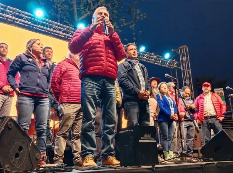 Celso Morales culmina su campaña a la alcaldía con masivo evento en Curicó Celso Morales culmina su campaña a la alcaldía con masivo evento en Curicó
