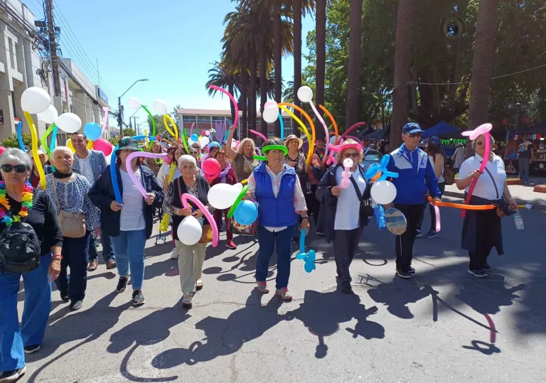 Curicó celebra el Mes del Adulto Mayor con caminata recreativa Curicó celebra el Mes del Adulto Mayor con caminata recreativa