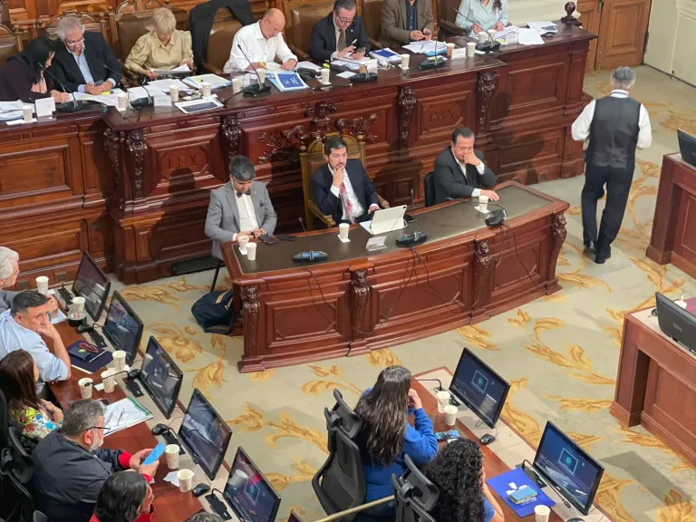 Diputado Hugo Rey en la Comisión Mixta de Salud para el presupuesto 2025 aboga por mejoras en el sistema de salud Diputado Hugo Rey en la Comisión Mixta de Salud para el presupuesto 2025 aboga por mejoras en el sistema de salud
