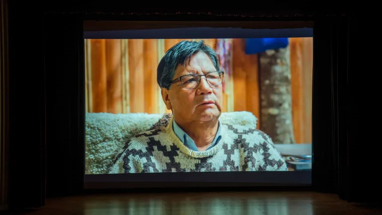 Documental francés «Revoir l’ embassade» se exhibirá en diversas localidades de la Región del Maule Documental francés «Revoir l’ embassade» se exhibirá en diversas localidades de la Región del Maule