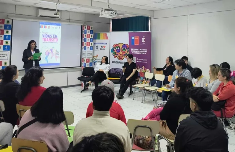 Foro Panel «Vidas en Tránsito» en Curicó: Un espacio de reflexión y apoyo a la transición de género Foro Panel «Vidas en Tránsito» en Curicó: Un espacio de reflexión y apoyo a la transición de género