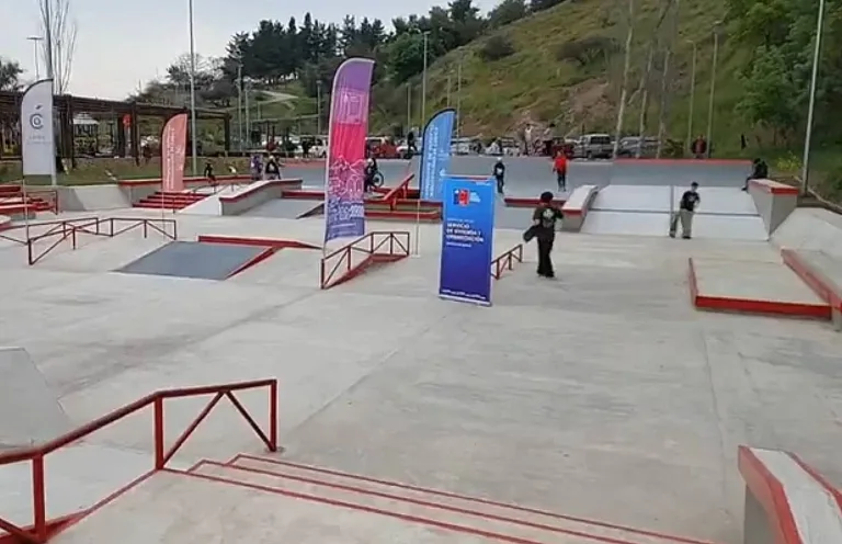 Funcionarios municipales reciben capacitación sobre sistema eléctrico y bombas en el nuevo Skatepark de Curicó Funcionarios municipales reciben capacitación sobre sistema eléctrico y bombas en el nuevo Skatepark de Curicó