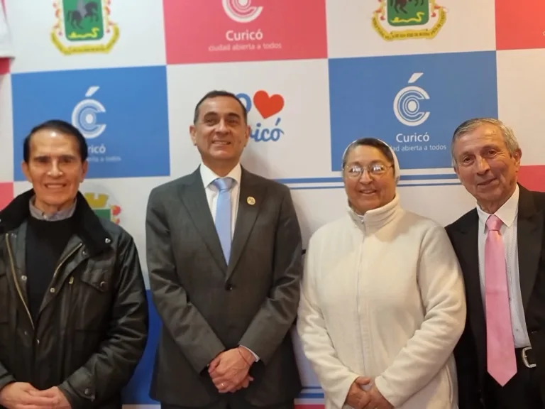 Reconocen a Hija Ilustre y Ciudadanos Ilustres de Curicó en emotivo desayuno. Reconocen a Hija Ilustre y Ciudadanos Ilustres de Curicó en emotivo desayuno.