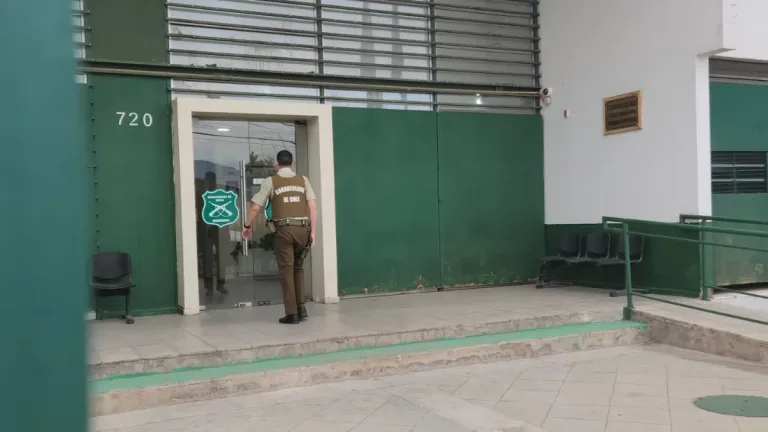 Cuatro carabineros detenidos vinculados al robo a la sucursal Brinks en Rancagua Cuatro carabineros detenidos vinculados al robo a la sucursal Brinks en Rancagua
