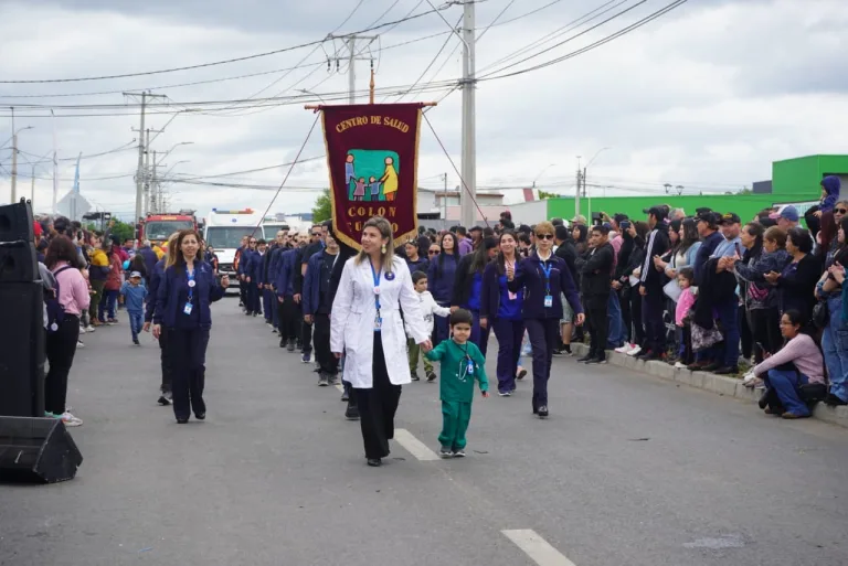 En Curicó impecable desfile familiar en Santa Fe destaca participación ciudadana En Curicó impecable desfile familiar en Santa Fe destaca participación ciudadana