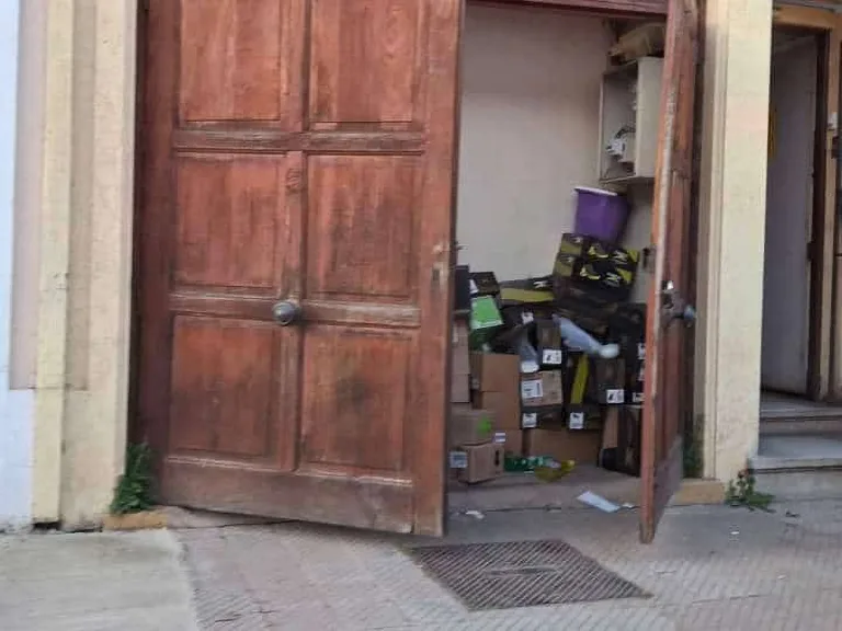 Desconocidos ingresan a las oficinas de CONAF en Curicó; se investiga posible robo Desconocidos ingresan a las oficinas de CONAF en Curicó; se investiga posible robo