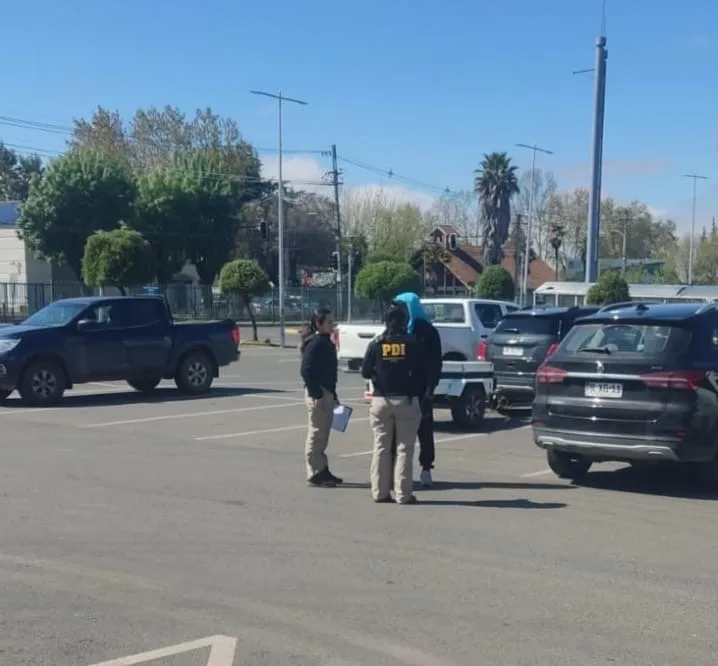 PDI fiscalizó a extranjeros en Curicó y concretó una expulsión del país PDI fiscalizó a extranjeros en Curicó y concretó una expulsión del país