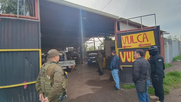 Carabineros y autoridades locales realizan operativo de fiscalización en talleres mecánicos de Rancagua Carabineros y autoridades locales realizan operativo de fiscalización en talleres mecánicos de Rancagua