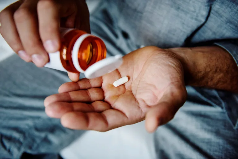 Experto advierte sobre los riesgos de consumir medicamentos vencidos Experto advierte sobre los riesgos de consumir medicamentos vencidos
