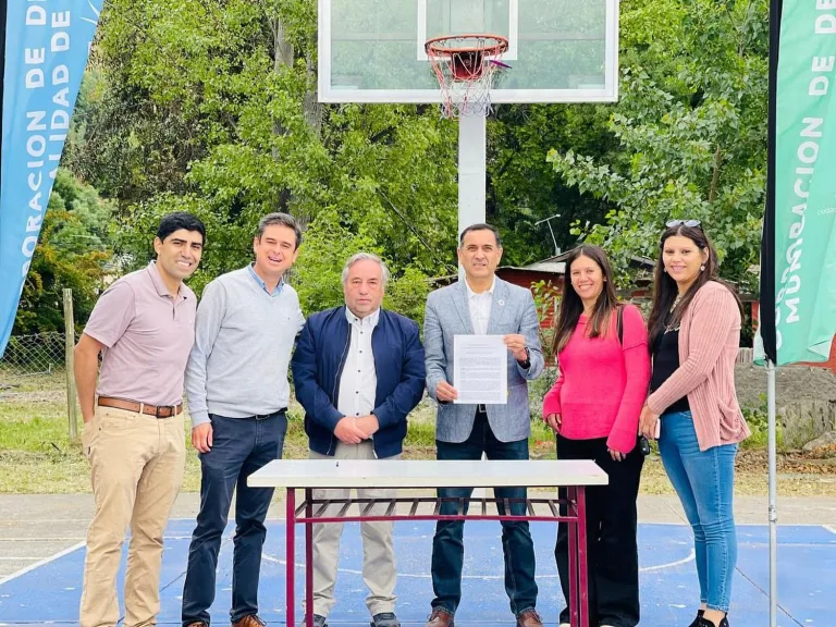 Municipalidad de Curicó y Club Deportivo Liceo firman convenio para potenciar el deporte juvenil Municipalidad de Curicó y Club Deportivo Liceo firman convenio para potenciar el deporte juvenil
