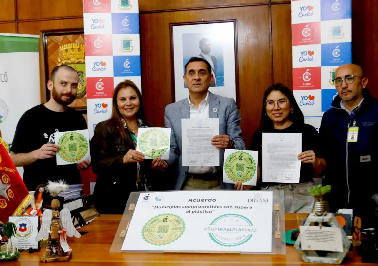 Curicó refuerza fiscalización de “Plástico de Un Solo Uso” con nuevo convenio con Fundación Basura Curicó refuerza fiscalización de “Plástico de Un Solo Uso” con nuevo convenio con Fundación Basura