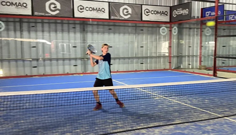 Joven promesa del pádel curicano brilla en torneo internacional Joven promesa del pádel curicano brilla en torneo internacional