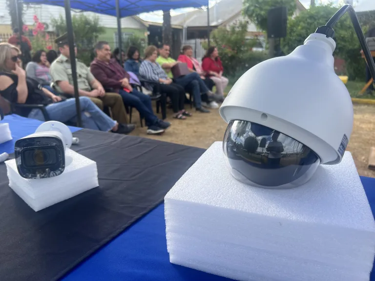 Vecinos de Unión El Encanto de Santa Fe inauguraron modernas cámaras de seguridad en su barrio Vecinos de Unión El Encanto de Santa Fe inauguraron modernas cámaras de seguridad en su barrio