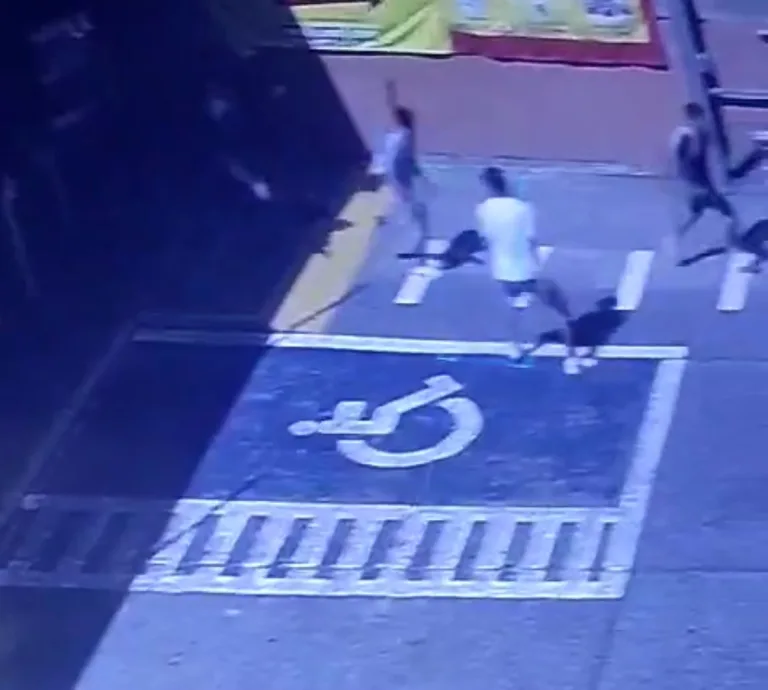 Decretan prisión preventiva para uno de los detenidos por violento robo en supermercado Unimarc de Curicó Decretan prisión preventiva para uno de los detenidos por violento robo en supermercado Unimarc de Curicó