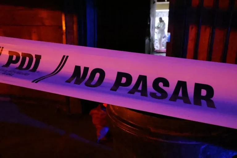 Una persona fallecida y otra herida por impacto balístico deja confuso incidente en Villa Alegre