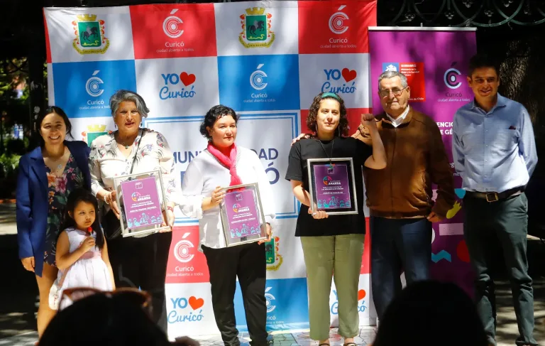 Curicó conmemoró el Día Internacional de la Eliminación de las Violencias Contra las Mujeres con entrega de sellos preventivos