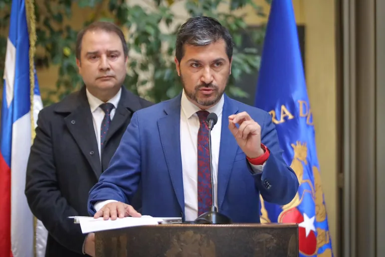 Diputado Hugo Rey apoya prohibición de gratuidad a estudiantes sancionados por violencia escolar Diputado Hugo Rey apoya prohibición de gratuidad a estudiantes sancionados por violencia escolar