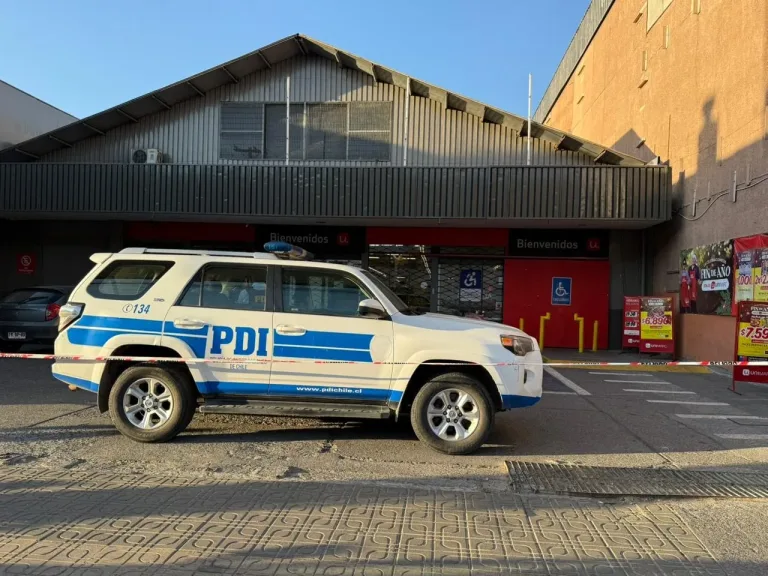 Hombre es apuñalado por guardia de seguridad en supermercado Unimarc de Curicó