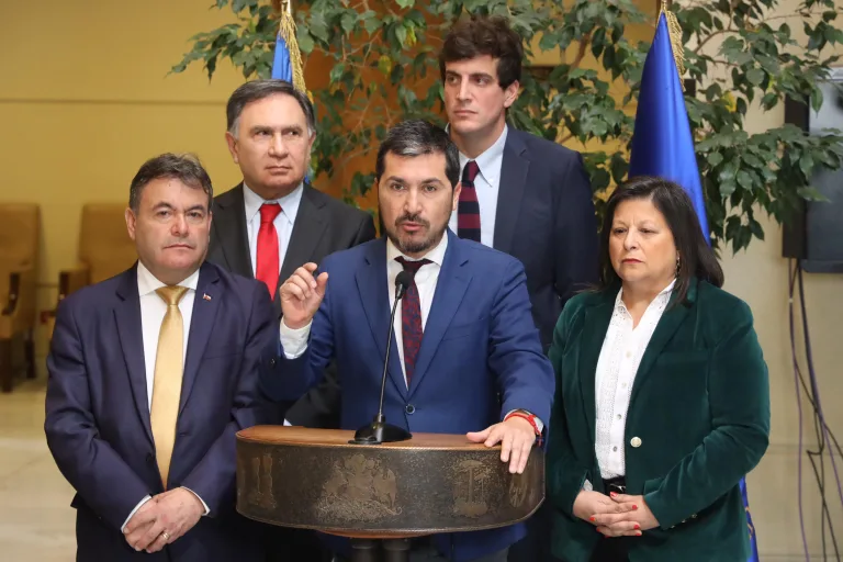 Diputado Hugo Rey Celebra la Aprobación de la Nueva Ley Antiterrorista en Chile Diputado Hugo Rey Celebra la Aprobación de la Nueva Ley Antiterrorista en Chile
