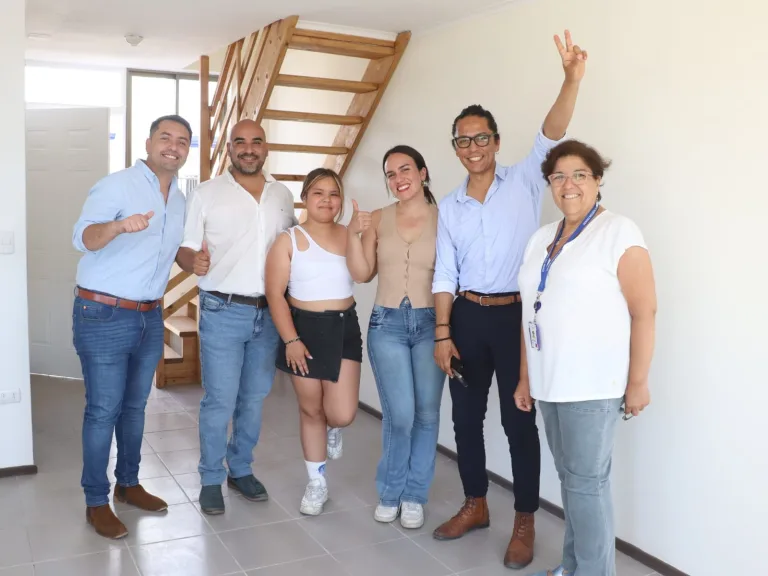 En Molina 42 familias recibieron las llaves de su nueva casa en el proyecto Parque del Sol 2 (Video)