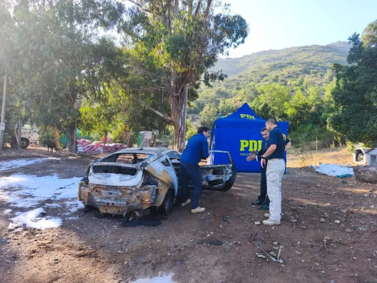 Cuerpo calcinado es hallado en vehículo en Machalí