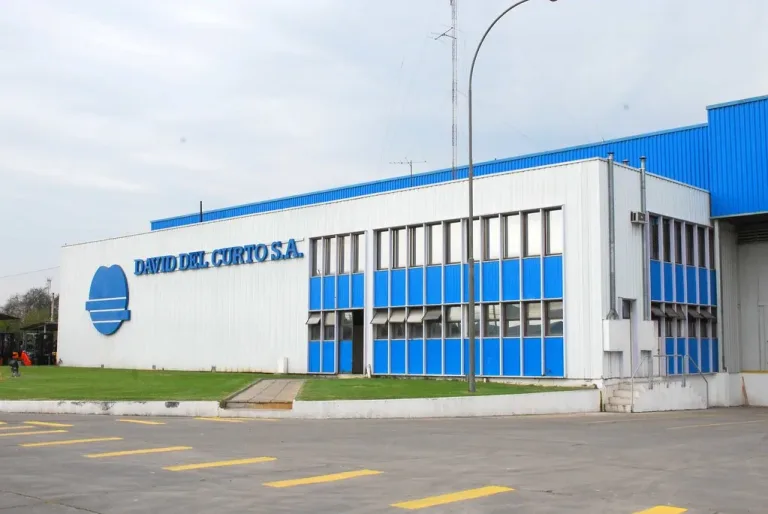 Grave accidente laboral afecta a trabajador en empresa David del Curto en Romeral