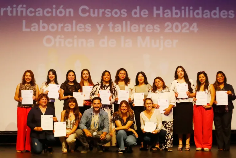 Mujeres Curicanas son certificadas en talleres de habilidades laborales