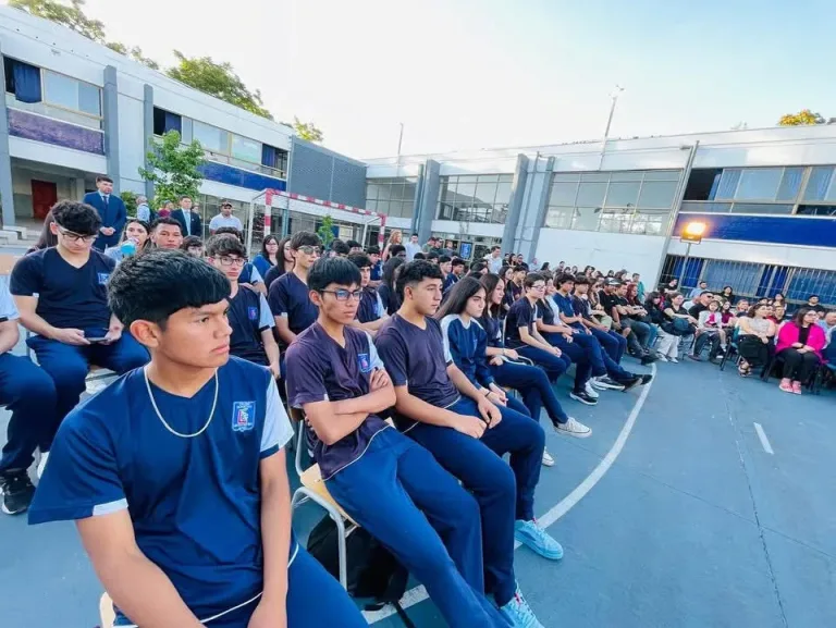 Alumnas y alumnos deportistas destacados fueron reconocidos en el Colegio Deportivo Luis Cruz Martínez de Curicó