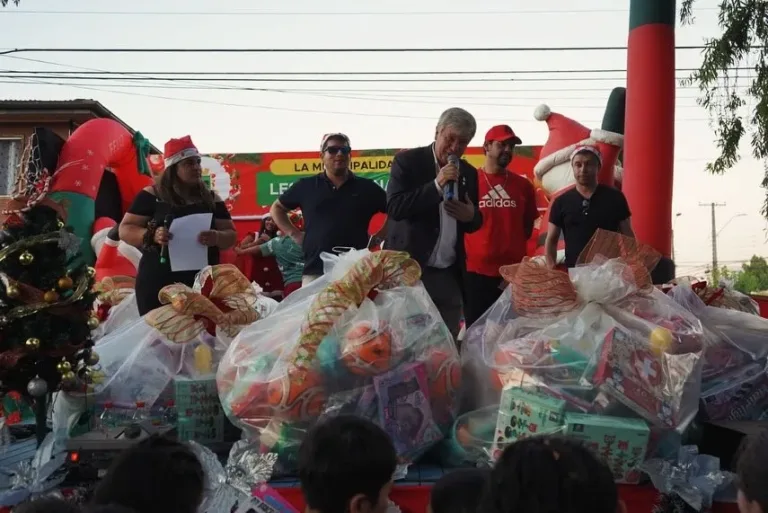 “Navidad en tu barrio” llena de alegría a más de 16 mil niños y niñas en Curicó