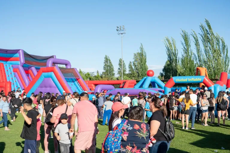 Gran Fiesta Navideña reunió a las familias de Rauco en el Estadio Municipal